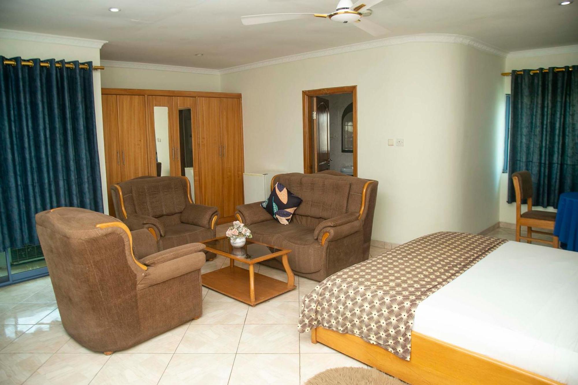 Brookvale Hotel Weija Exterior photo