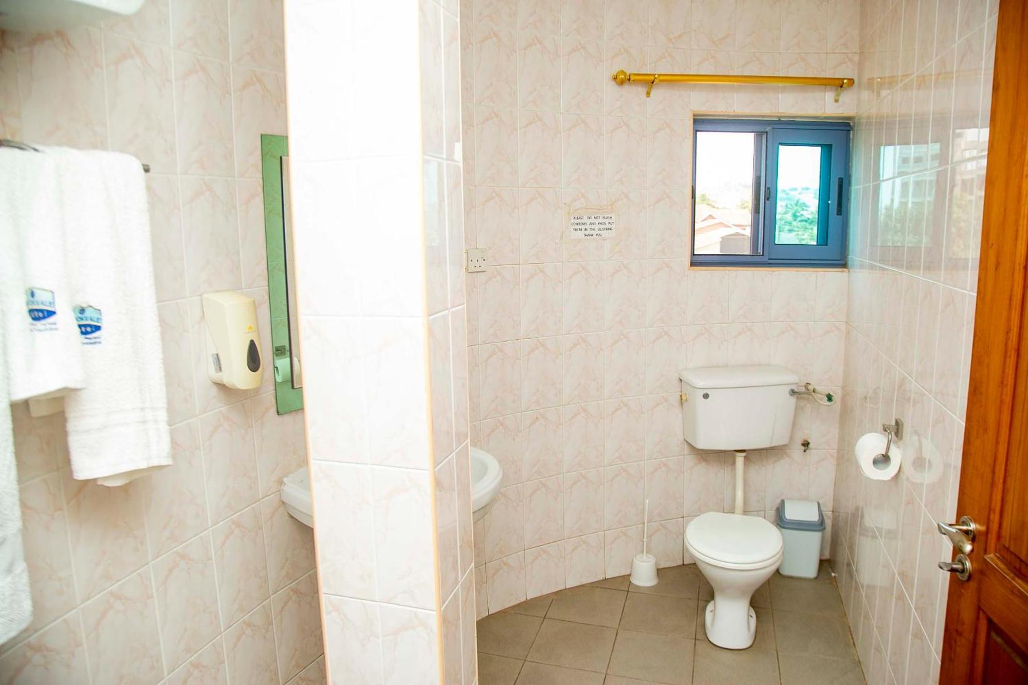 Brookvale Hotel Weija Exterior photo