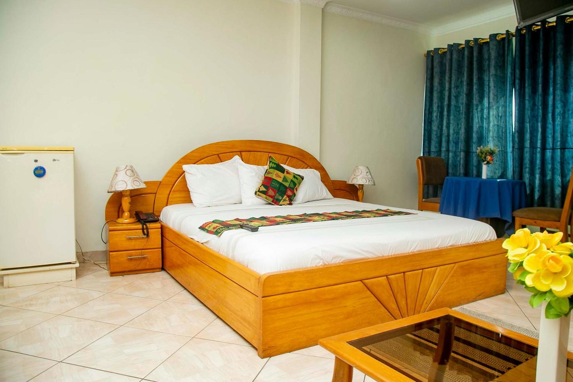 Brookvale Hotel Weija Exterior photo