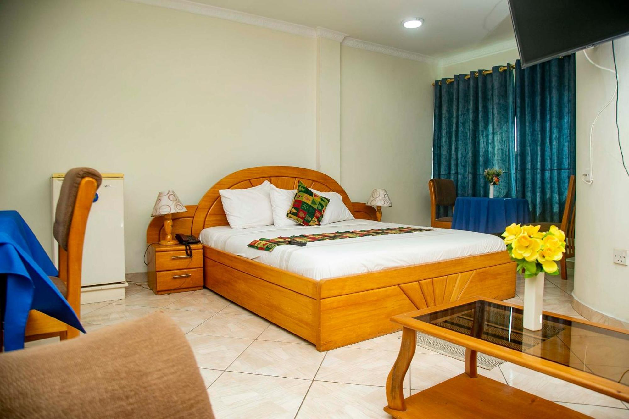 Brookvale Hotel Weija Exterior photo