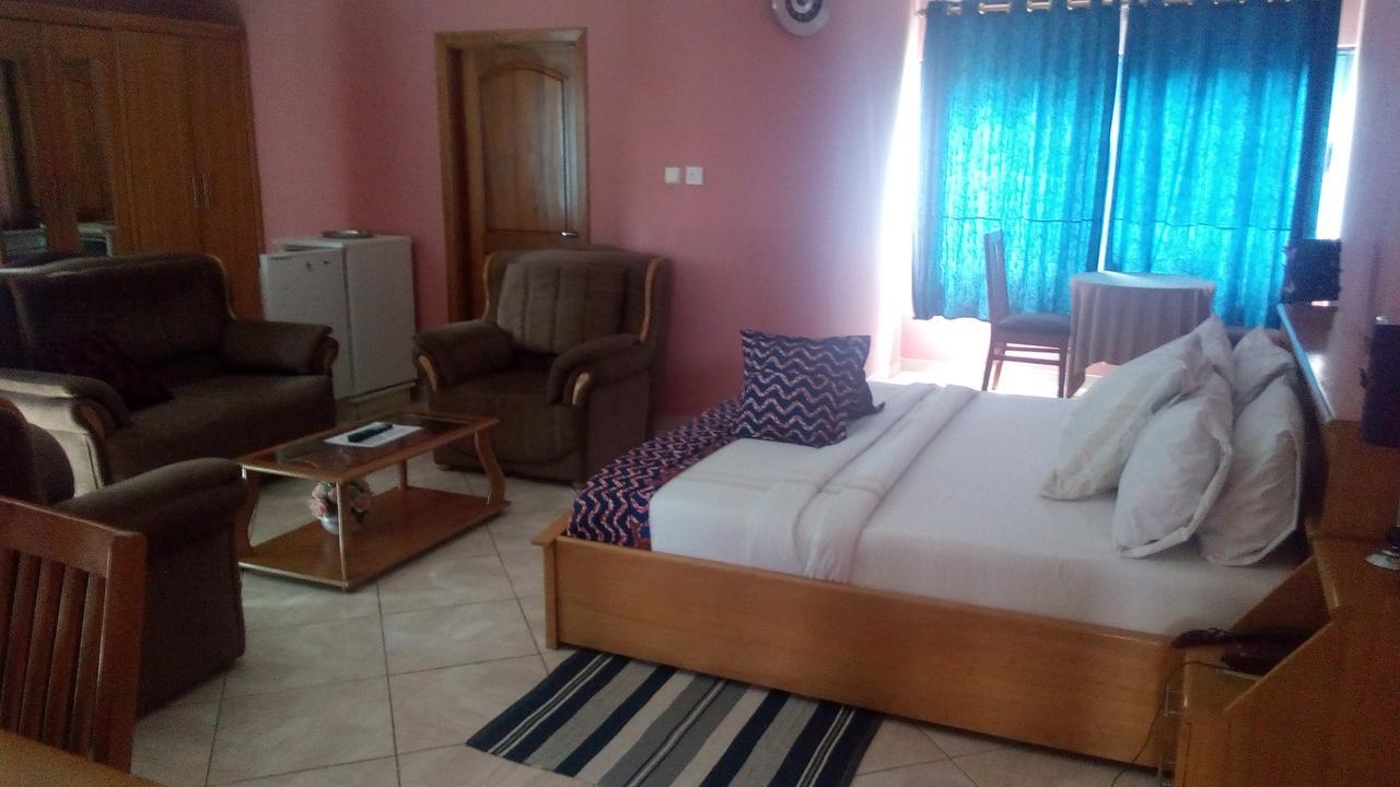 Brookvale Hotel Weija Exterior photo